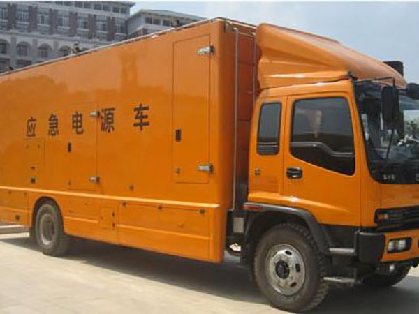 金沙冬季柴油发电机启动前，如何检查燃油系统中的积水？